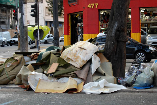 Descarte irregular de lixo em São Paulo pode render multa de até R$ 15 mil Descarte irregular de lixo em São Paulo pode render multa de até R$ 15 mil